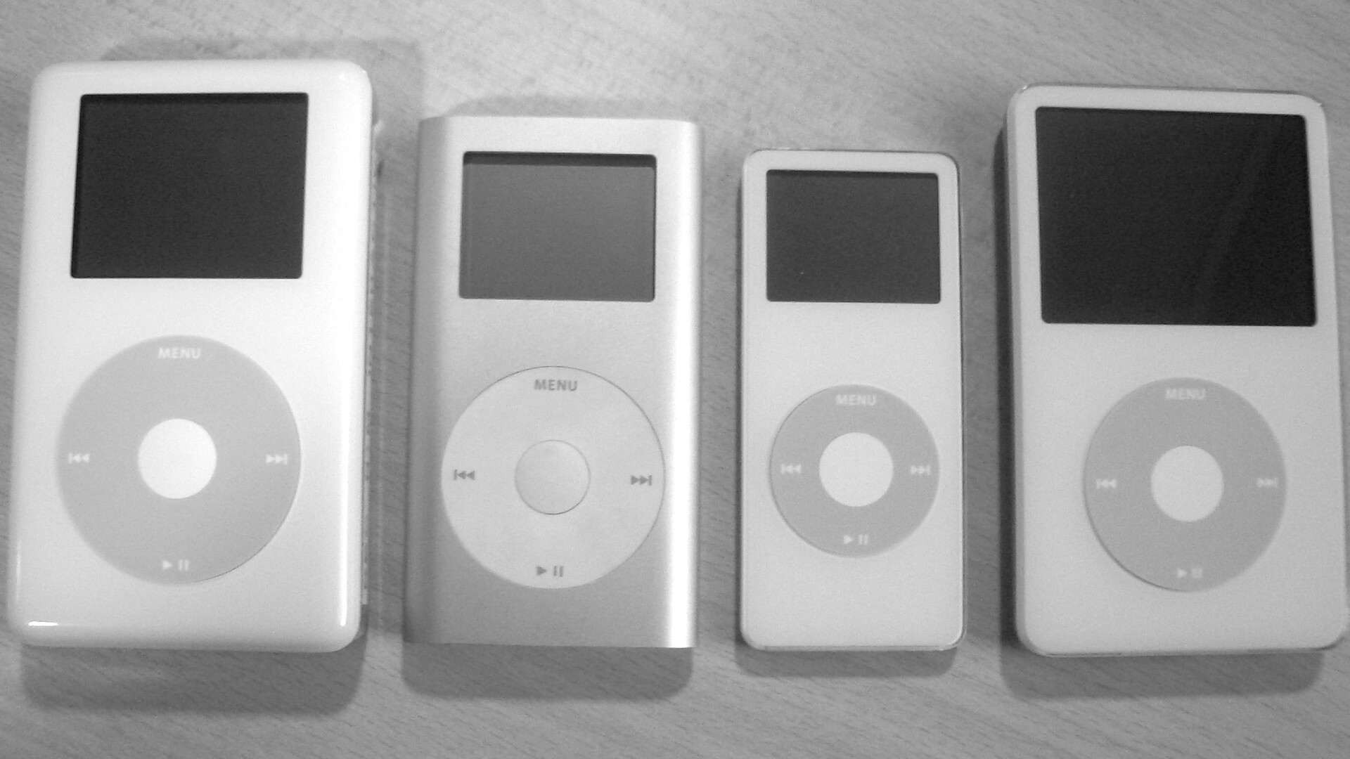 iPod mini et iPod nano de premi&egrave;re g&eacute;n&eacute;ration au sein de la gamme iPod de 2005