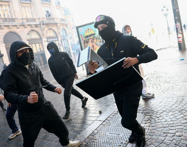 image de l'article Les Apple Store de Lille et Bordeaux pillés lors des manifestations du 17 octobre